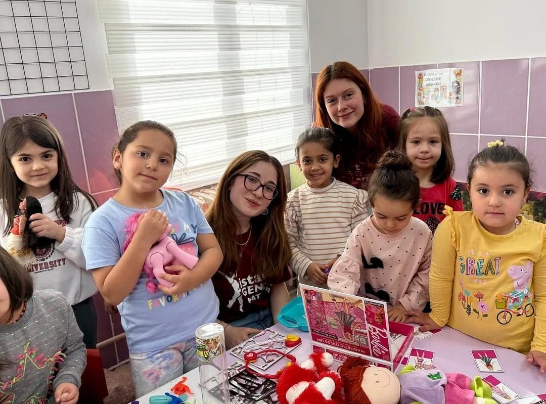 Cemre, Kanserli Çocuklar İçin Koşuyor